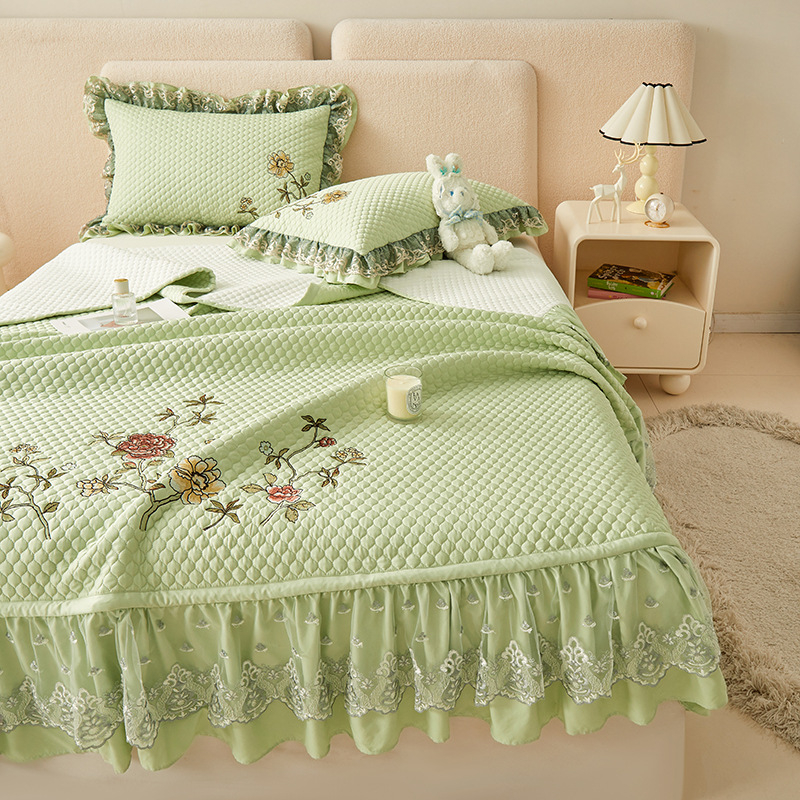 Naujas siuvinėtas nėriniuotas lovos užtiesalo komplektas iš trijų dalių (imitacinis tencelis) su nėriniais