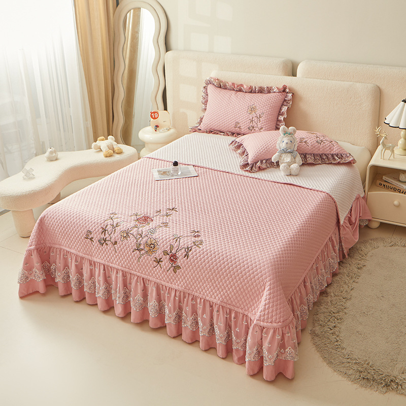 Naujas siuvinėtas nėriniuotas lovos užtiesalo komplektas iš trijų dalių (imitacinis tencelis) su nėriniais