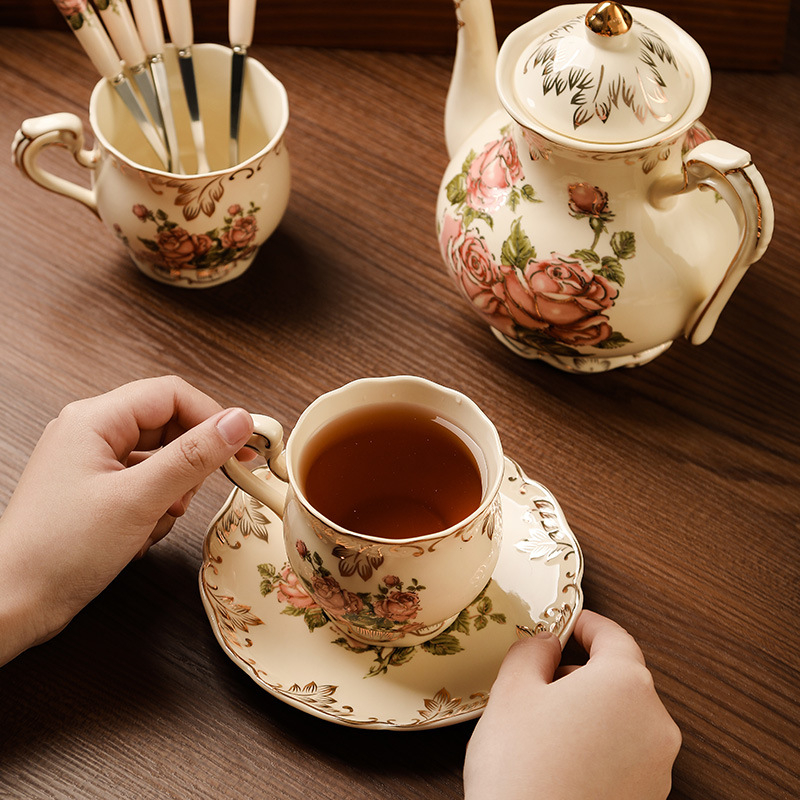 Europietiško stiliaus kavos puodelis, tinkantis mažam prabangiam buitiniam popietės arbatos puodeliui, aukštos kokybės keraminis kavos puodelis ir lėkštutė