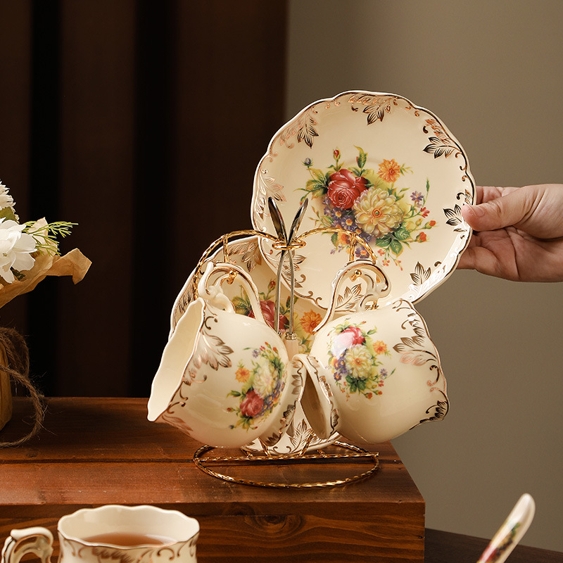 Europietiško stiliaus kavos puodelis, tinkantis mažam prabangiam buitiniam popietės arbatos puodeliui, aukštos kokybės keraminis kavos puodelis ir lėkštutė