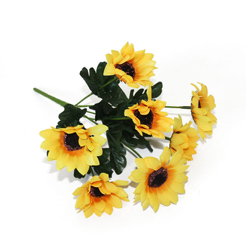 Päevalillede kimpude simulatsioon pastoraalses kodus elutoa kaunistamine päevalilled õpilased tantsivad plastlillede kimpude hoidmises