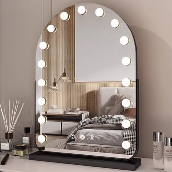 Nagyméretű, intelligens sminktükör vezetett asztali számítógéppel, világító öltözőtükör izzóval, szépségtükör komód, internethíres tükör