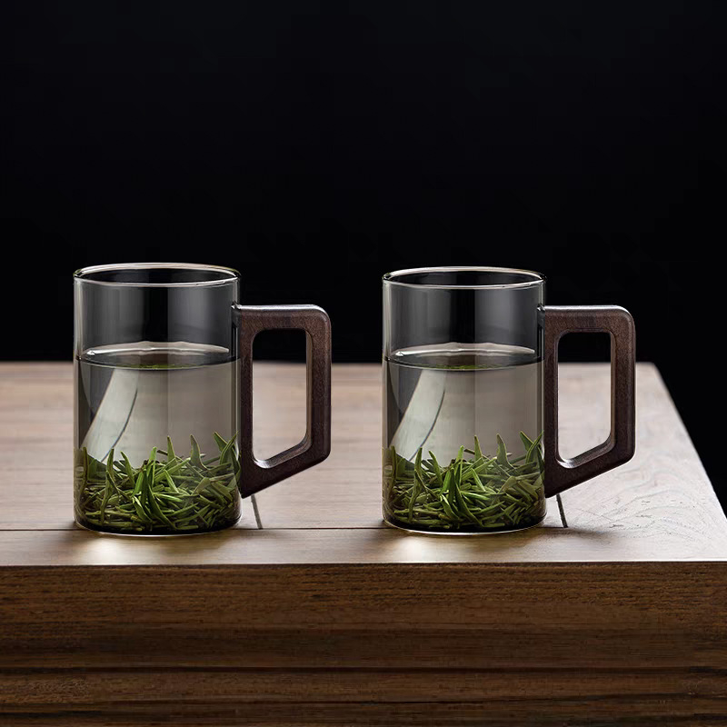 Gamintojo didmeninė stiklinė arbatos puodelis su rankena, žaliosios arbatos puodelis, buitinis karščiui atsparus stiklinis puodelis, kiniškas medinės rankenos rašalo puodelis, aukščiausios klasės svečias