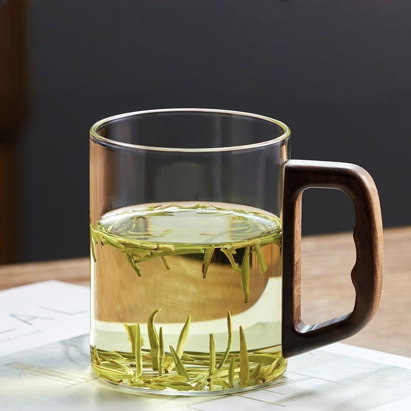 Gamintojo didmeninė stiklinė arbatos puodelis su rankena, žaliosios arbatos puodelis, buitinis karščiui atsparus stiklinis puodelis, kiniškas medinės rankenos rašalo puodelis, aukščiausios klasės svečias