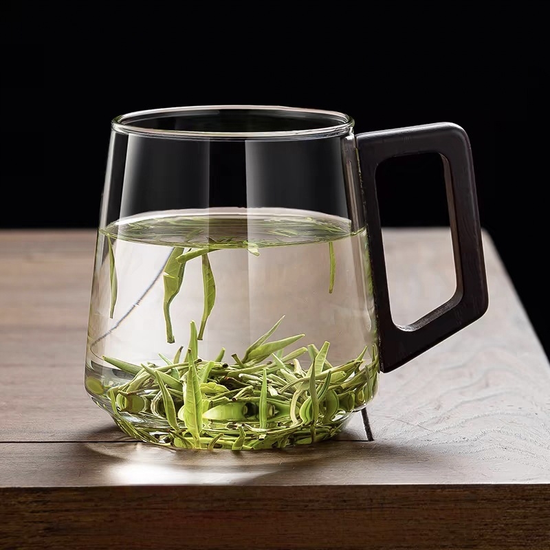 Gamintojo didmeninė stiklinė arbatos puodelis su rankena, žaliosios arbatos puodelis, buitinis karščiui atsparus stiklinis puodelis, kiniškas medinės rankenos rašalo puodelis, aukščiausios klasės svečias