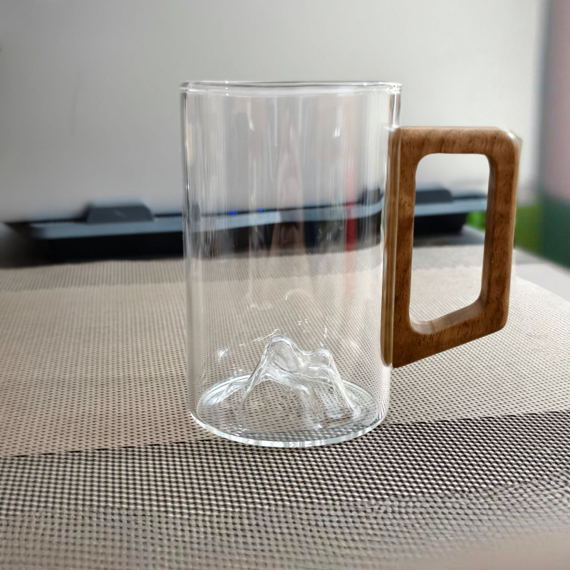 Gamintojo didmeninė stiklinė arbatos puodelis su rankena, žaliosios arbatos puodelis, buitinis karščiui atsparus stiklinis puodelis, kiniškas medinės rankenos rašalo puodelis, aukščiausios klasės svečias