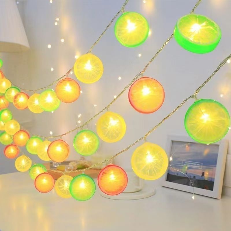LED citrininės dekoratyvinės lemputės kambario atmosferoje, naktinis turgus, spalvotos šviesos visame danguje, žvaigždės, mirksinčios šviesos, prekystalio šviesų girlianda, kempingo šviesų girlianda