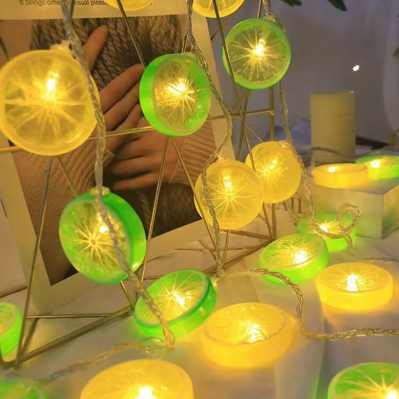 LED citrininės dekoratyvinės lemputės kambario atmosferoje, naktinis turgus, spalvotos šviesos visame danguje, žvaigždės, mirksinčios šviesos, prekystalio šviesų girlianda, kempingo šviesų girlianda