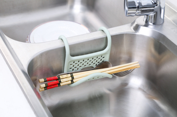 Άμεση προμήθεια εργοστασίου Σύγχρονη απλή δημιουργική πολυλειτουργική αποθήκευση κουζίνας νεροχύτη αποχέτευσης πλαστική βάση chopsticks αποθήκευσης μπολ