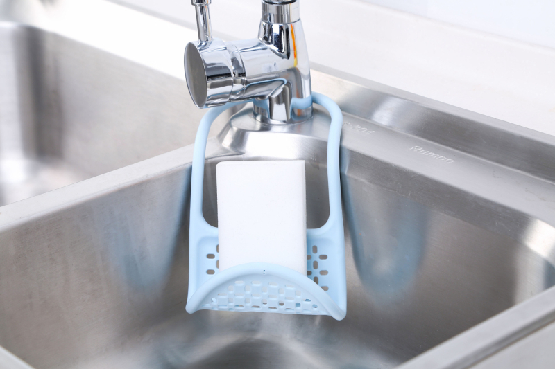 Priama dodávka z továrne Moderný jednoduchý kreatívny multifunkčný kuchynský úložný priestor na drez, odtokový stojan z plastovej misky, úložný stojan na paličky