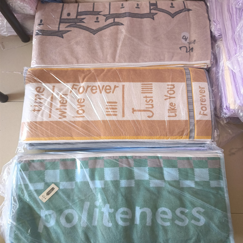 Gryno medvilninio rankšluosčio didmeninė prekyba sutirštintu prausimosi rankšluosčiu poroms, dovana ilgaamžė medvilnė, tamsus, aukštos kokybės rankšluostis su siuvinėtu logotipu