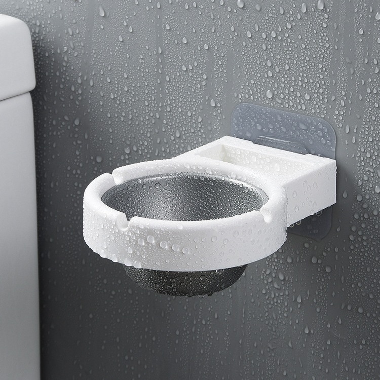 Vonios kambaryje montuojama peleninė Tualetas su prie sienos montuojama cigarečių laikymo lentyna Tualetas su prie sienos montuojama pelenine be perforatoriaus