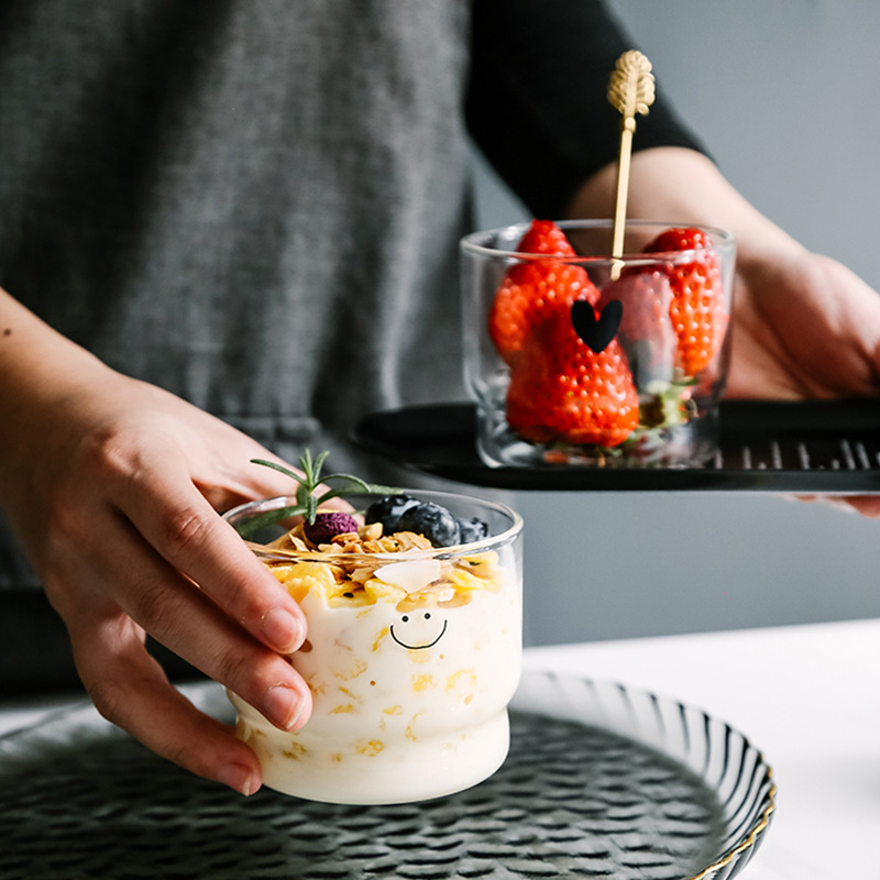 Klaasist virnastatav puuviljateekruus piimateekruus majapidamises kasutatava kõrge borosilikaatklaasiga armas naeratava näoga tass ühekihiline tass