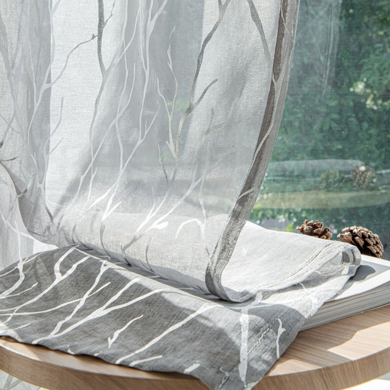 Tarpvalstybinė užsienio prekyba, parduodanti „Amazon“ meno šakos grūdus, karšto sidabro užuolaidų langų ekraną, apdailintą dėvėjimo strypo užuolaidas.