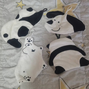 Poliarinio lokio ir pandos rankšluosčių pakabinamas sugeriantis tualeto rankšluosčių valiklis, mielas animacinis filmas, skirtas tarpvalstybiniam naudojimui