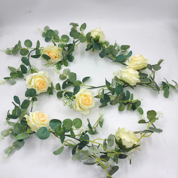 Mākslīgais eikalipta vainags plus mākslīgā zīda auduma rožu rotangpalmas zaļais rotājums rotangpalmas kāzu arkveida galda sienas fons