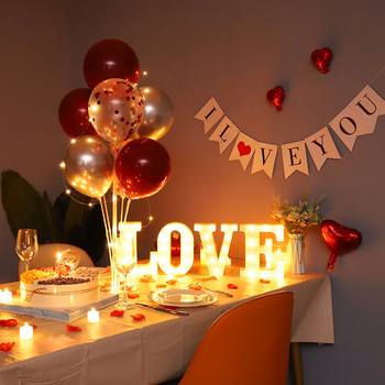 Gimtadienio Qixi atminimo dienos scenos dekoravimas Staigmenos pasiūlymas Meilužio dienos vakarienė žvakių šviesoje Romantiško stalo dekoravimas Plaukiojanti kolona