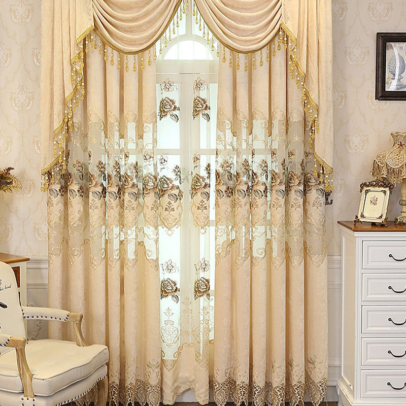 Užsienio sandėlio tiesūs plaukai, tarpvalstybiniai, baigti sandėlyje, prabangi svetainė, valgomasis, saulės skėtis, sustorinta šenilinė tuščiavidurė siuvinėta užuolaida