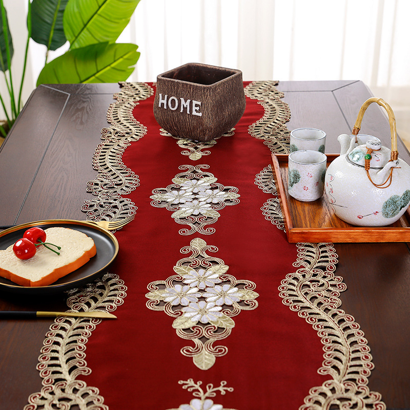 Išskirtinis tarpvalstybinis gamintojas parduoda kalėdines, modernias, paprastas ir madingus siuvinėtus staltiesės, stalo vėliavėlės, kavos staliuko, arbatos padėklo užvalkalo, rankšluosčio pertvaros gaminius.