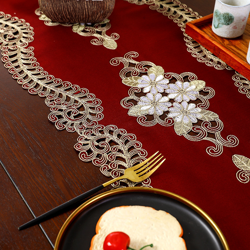 Išskirtinis tarpvalstybinis gamintojas parduoda kalėdines, modernias, paprastas ir madingus siuvinėtus staltiesės, stalo vėliavėlės, kavos staliuko, arbatos padėklo užvalkalo, rankšluosčio pertvaros gaminius.