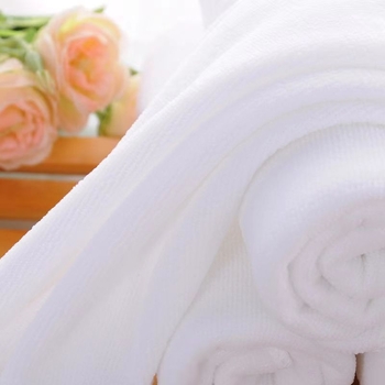Vienkartiniai balti rankšluosčiai viešbučio vonios ir pedikiūro viešbučiui „Tangquan B&b Warp“ mikropluošto balti rankšluosčiai nepūkuoja