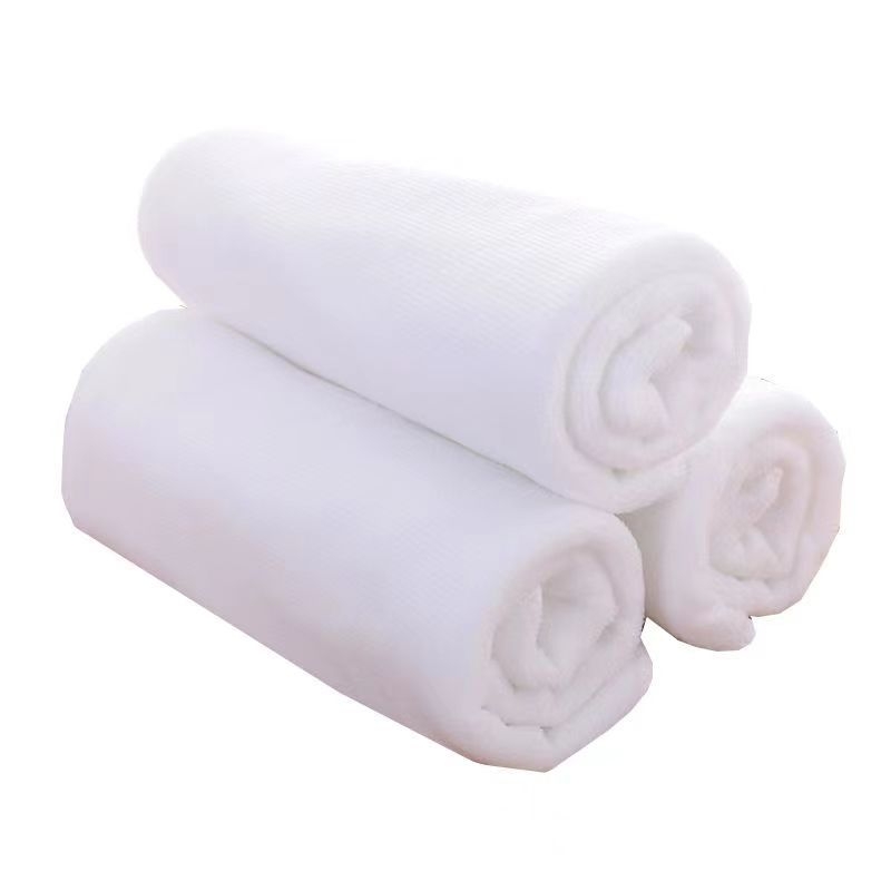 Vienkartiniai balti rankšluosčiai viešbučio vonios ir pedikiūro viešbučiui „Tangquan B&b Warp“ mikropluošto balti rankšluosčiai nepūkuoja