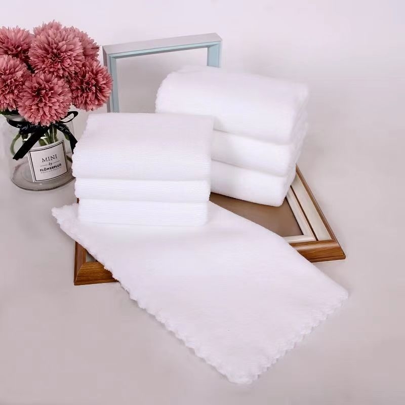 Vienkartiniai balti rankšluosčiai viešbučio vonios ir pedikiūro viešbučiui „Tangquan B&b Warp“ mikropluošto balti rankšluosčiai nepūkuoja