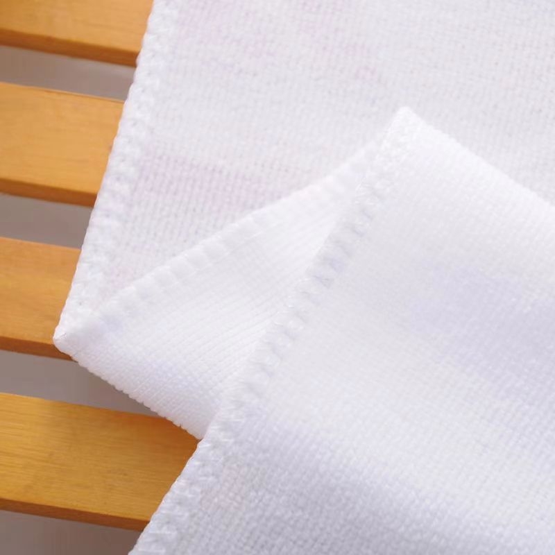 Vienkartiniai balti rankšluosčiai viešbučio vonios ir pedikiūro viešbučiui „Tangquan B&b Warp“ mikropluošto balti rankšluosčiai nepūkuoja