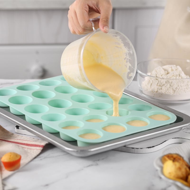 Xuanyi Silicone Factory Škandinávska zelená silikónová forma na vafle s 24 pripojenými obdĺžnikovými formami na tortu, pripravená na doručenie