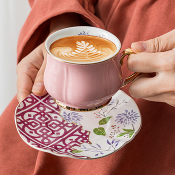 Euroopa stiilis keraamiline kohvitassi alustass koduseks pärastlõunaseks teeks kohvitass kõrge värviväärtusega kruus lõhnastatud teetassi komplekt hulgimüük