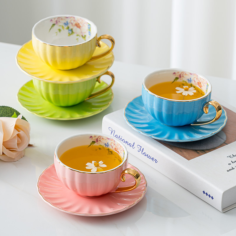 Euroopa stiilis keraamiline kohvitassi alustass koduseks pärastlõunaseks teeks kohvitass kõrge värviväärtusega kruus lõhnastatud teetassi komplekt hulgimüük