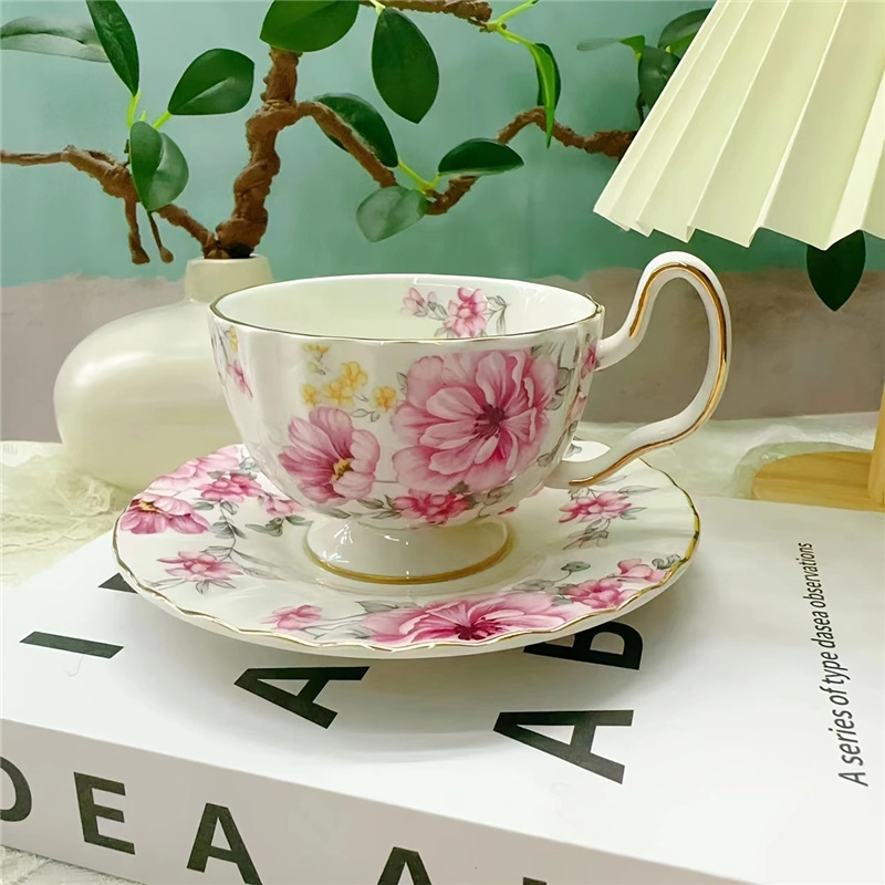 Euroopa stiilis keraamiline kohvitassi alustass koduseks pärastlõunaseks teeks kohvitass kõrge värviväärtusega kruus lõhnastatud teetassi komplekt hulgimüük