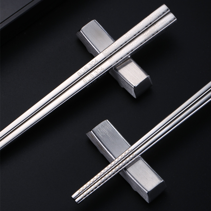 Visiškai kvadratinės 304 nerūdijančio plieno lazdelės, lazeriu neslystančios buitinės stalo priemonės, dviejų porų pakuotė, penkių porų dovanų lazdelių pakuotė