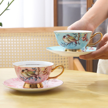 Kerge luksuslik tipptasemel kohvitass Euroopa pärastlõunatee komplekt teetassi alustass peen ülikond luuportselanist tass paarile tassi kinkekarbis
