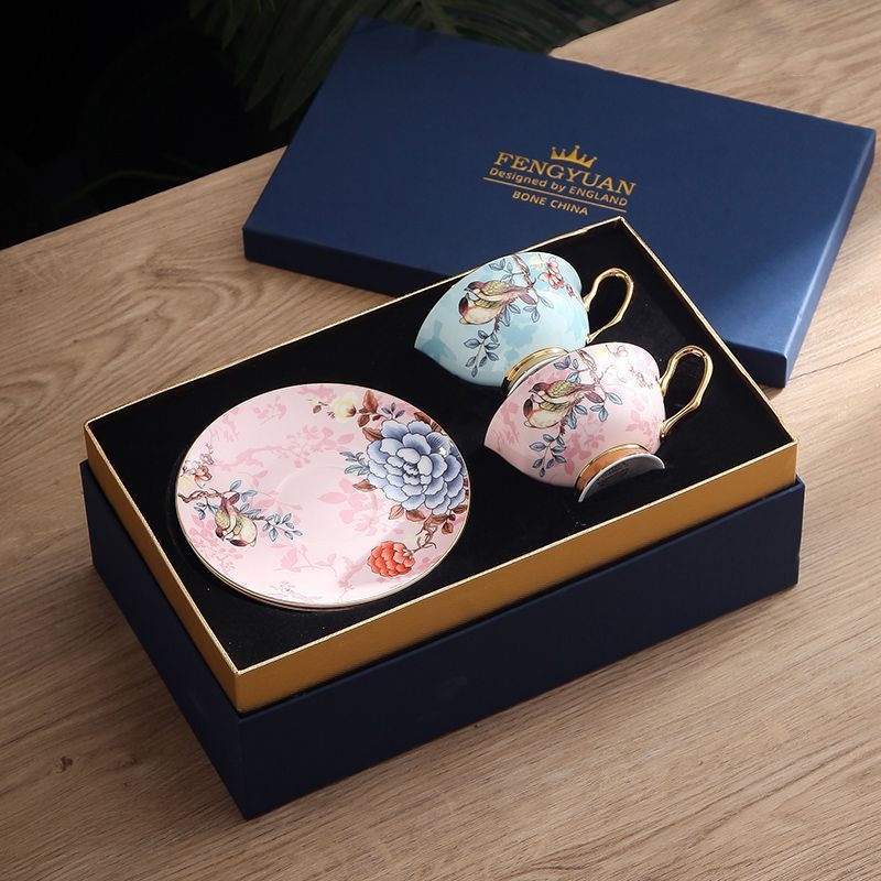 Kerge luksuslik tipptasemel kohvitass Euroopa pärastlõunatee komplekt teetassi alustass peen ülikond luuportselanist tass paarile tassi kinkekarbis