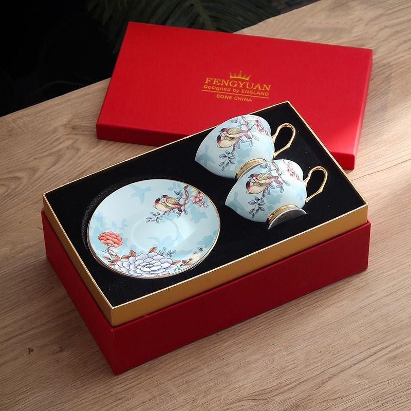 Kerge luksuslik tipptasemel kohvitass Euroopa pärastlõunatee komplekt teetassi alustass peen ülikond luuportselanist tass paarile tassi kinkekarbis
