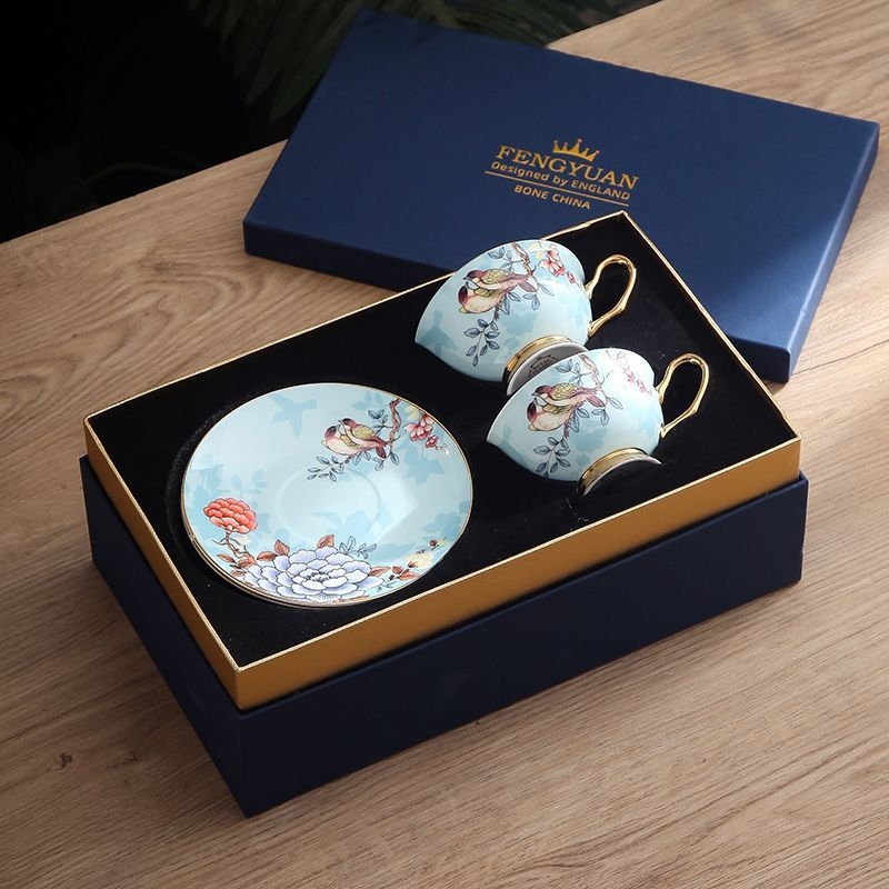Kerge luksuslik tipptasemel kohvitass Euroopa pärastlõunatee komplekt teetassi alustass peen ülikond luuportselanist tass paarile tassi kinkekarbis