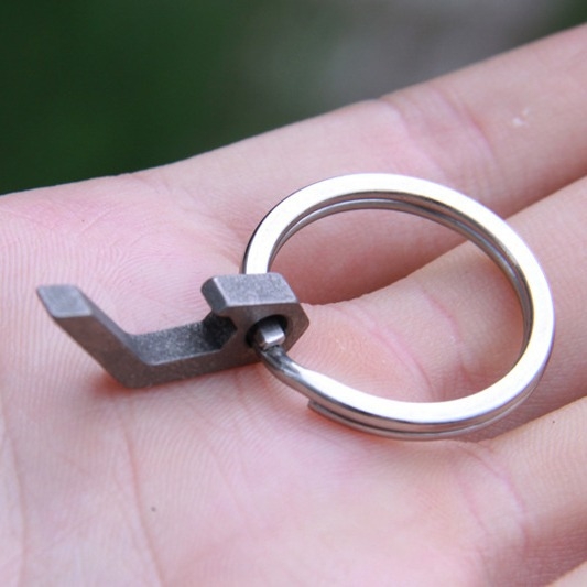 Titaanisulamist minipudeliavaja kruvikeeraja roostevabast terasest EDC vidin õllekruvikeeraja tööriist võtmehoidja