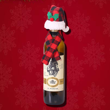 Kalėdinės dekoracijos iš raudonos ir juodos languotos medžiagos, mini kepuraitė, kepurė ir šalikas, dviejų dalių kalėdinis vyno butelių rinkinys