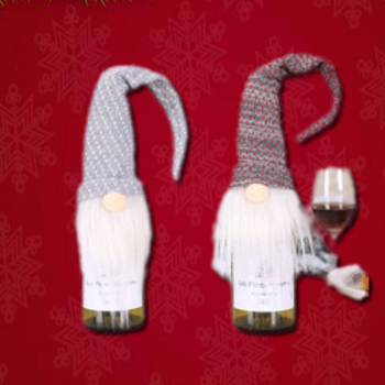 Kalėdinės dekoracijos iš raudonos ir juodos languotos medžiagos, mini kepuraitė, kepurė ir šalikas, dviejų dalių kalėdinis vyno butelių rinkinys