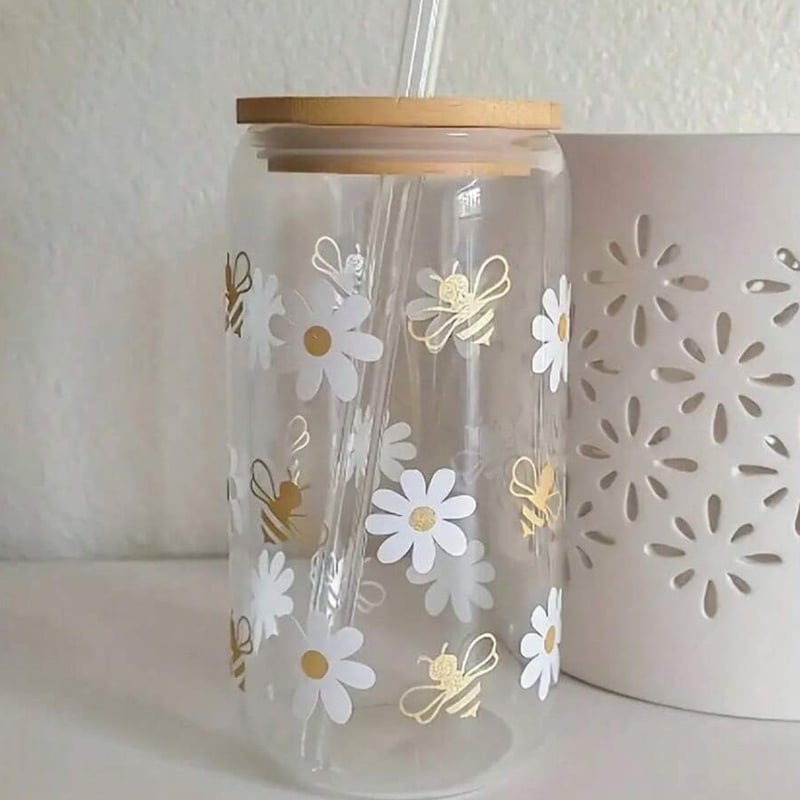 Határokon átnyúló új, kreatív, szalmaszálas kóláspohár, bambuszfedéllel, Bee Daisy sorozatú, 16 oz-os népszerű, magas boroszilikát tartalmú üvegpohár