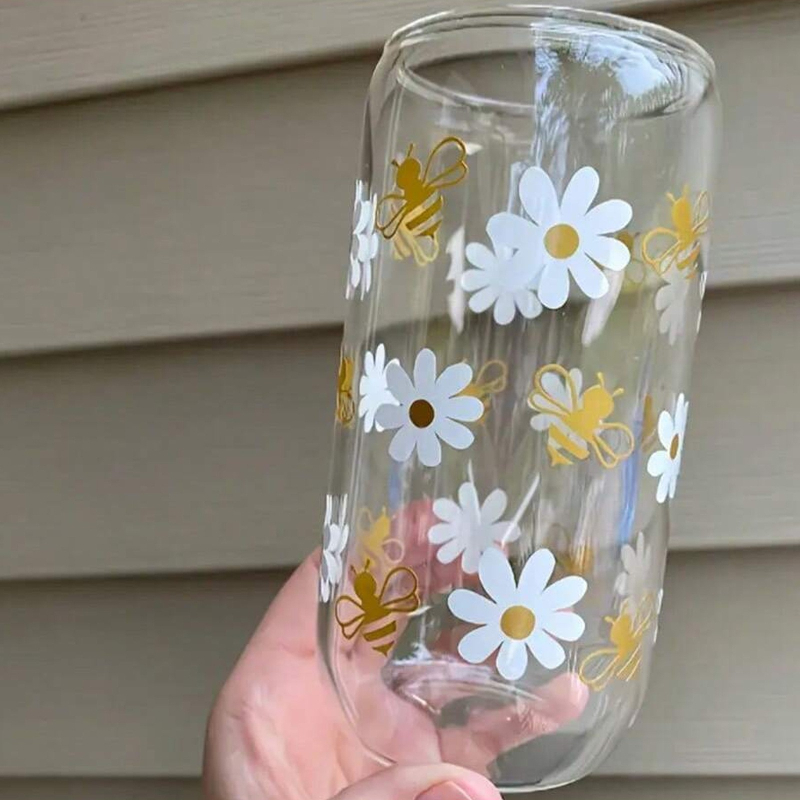 Pārrobežu jauna, radoša salmu kolas krūze ar bambusa vāku, Bee Daisy sērija, 16oz populāra stikla krūze ar augstu borosilikāta saturu