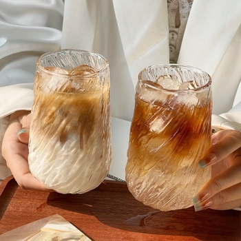 Buitinis borosilikatinis kavos puodelis su didele talpa lediniu amerikietišku latte puodeliu, permatomo žievės rašto stikliniu šalto gėrimo vandens puodeliu