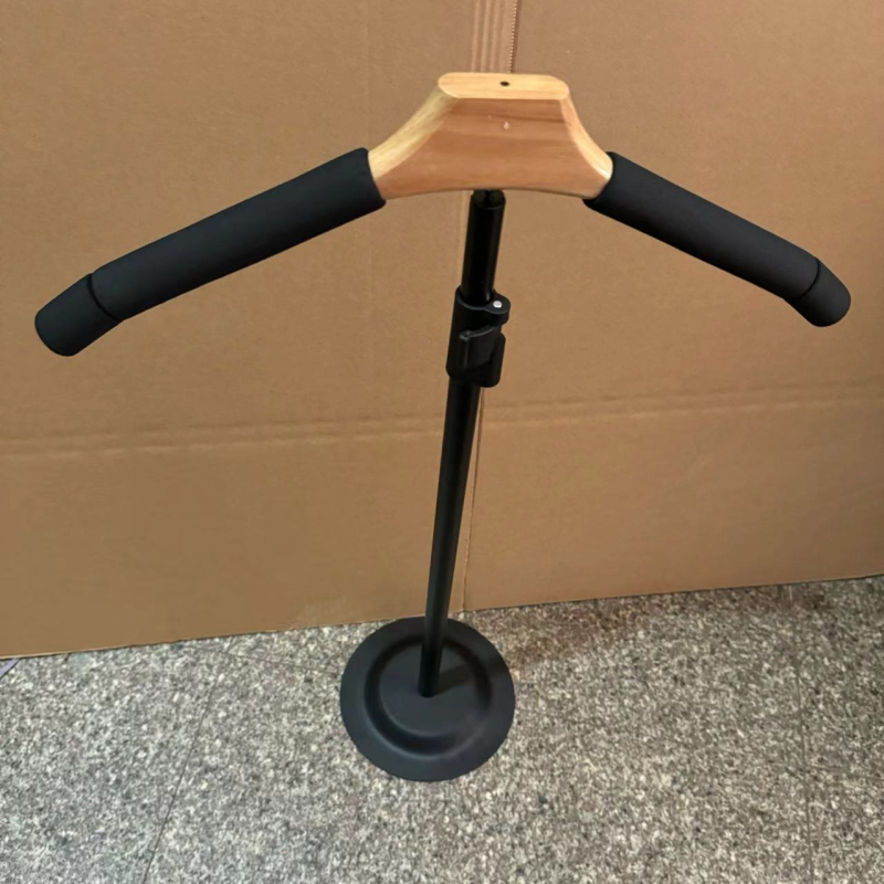 Jauns teleskopisks T-kreklu displeja plaukts mēteļu pakaramais izstādes krekls T-veida plaukts apģērbu veikals T-veida plaukts pieaugušajiem