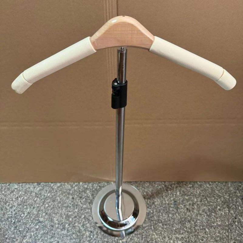 Jauns teleskopisks T-kreklu displeja plaukts mēteļu pakaramais izstādes krekls T-veida plaukts apģērbu veikals T-veida plaukts pieaugušajiem