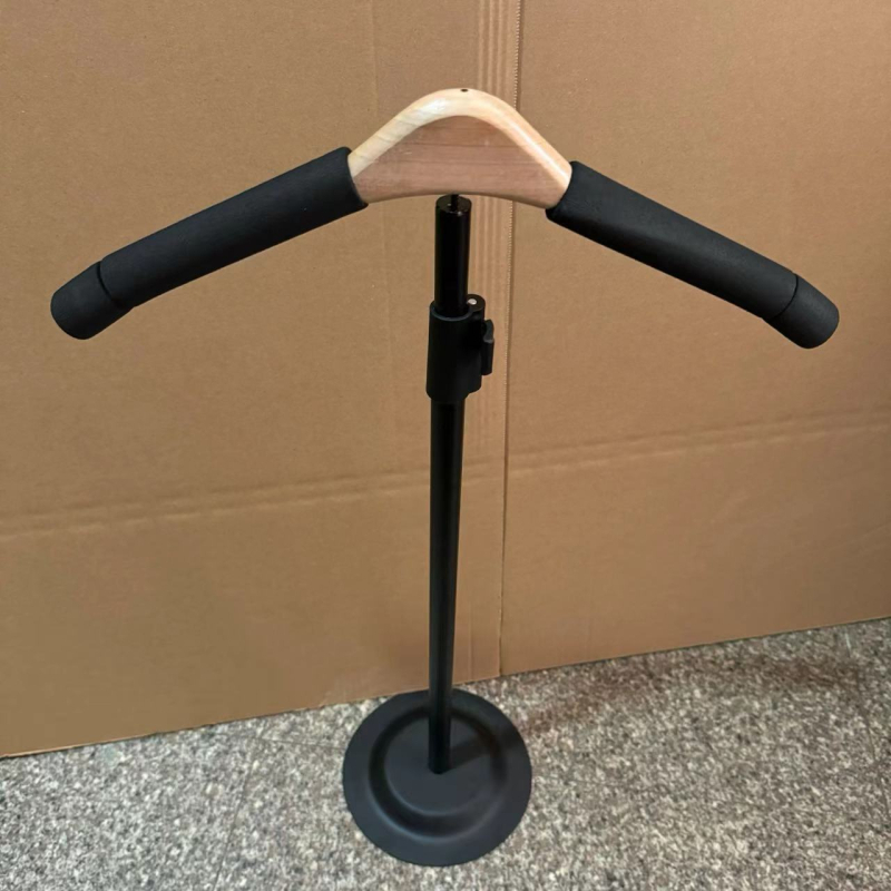 Jauns teleskopisks T-kreklu displeja plaukts mēteļu pakaramais izstādes krekls T-veida plaukts apģērbu veikals T-veida plaukts pieaugušajiem