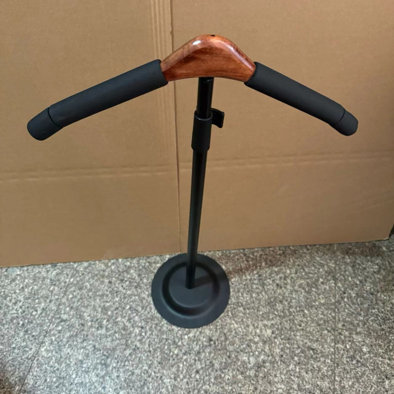 Jauns teleskopisks T-kreklu displeja plaukts mēteļu pakaramais izstādes krekls T-veida plaukts apģērbu veikals T-veida plaukts pieaugušajiem