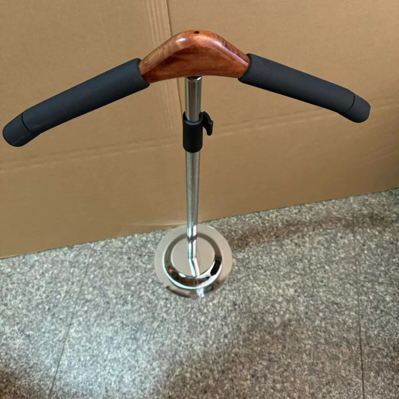 Jauns teleskopisks T-kreklu displeja plaukts mēteļu pakaramais izstādes krekls T-veida plaukts apģērbu veikals T-veida plaukts pieaugušajiem