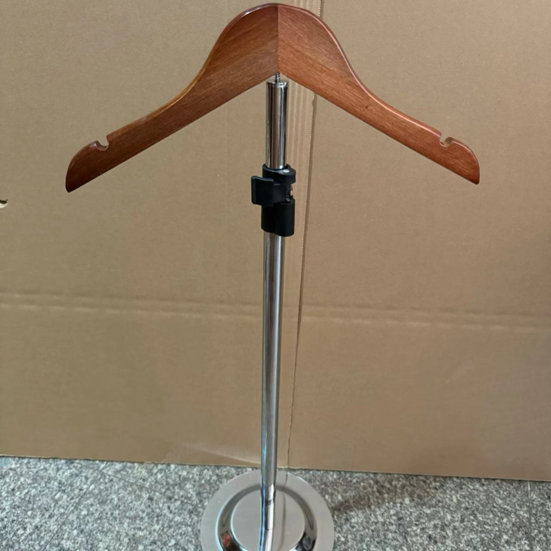 Jauns teleskopisks T-kreklu displeja plaukts mēteļu pakaramais izstādes krekls T-veida plaukts apģērbu veikals T-veida plaukts pieaugušajiem