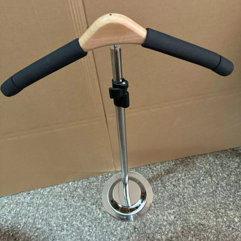 Jauns teleskopisks T-kreklu displeja plaukts mēteļu pakaramais izstādes krekls T-veida plaukts apģērbu veikals T-veida plaukts pieaugušajiem